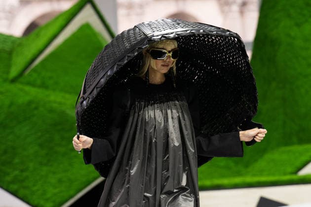 PFW - Louis Vuitton Runway LZ A model walks the runway during the Louis Vuitton Winter 2026-2027 show as part of Paris Fashion Week on March 10, 2026 at Carre du Louvre in Paris, France. Photo by Laurent Zabulon ABACAPRESS.COM  Copyright: xZabulonxLaurent ABACAx