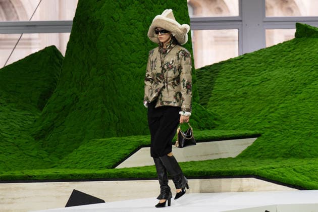PFW - Louis Vuitton Runway LZ A model walks the runway during the Louis Vuitton Winter 2026-2027 show as part of Paris Fashion Week on March 10, 2026 at Carre du Louvre in Paris, France. Photo by Laurent Zabulon ABACAPRESS.COM  Copyright: xZabulonxLaurent ABACAx