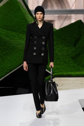 PFW - Louis Vuitton Runway LZ A model walks the runway during the Louis Vuitton Winter 2026-2027 show as part of Paris Fashion Week on March 10, 2026 at Carre du Louvre in Paris, France. Photo by Laurent Zabulon ABACAPRESS.COM  Copyright: xZabulonxLaurent ABACAx