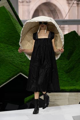 PFW - Louis Vuitton Runway LZ A model walks the runway during the Louis Vuitton Winter 2026-2027 show as part of Paris Fashion Week on March 10, 2026 at Carre du Louvre in Paris, France. Photo by Laurent Zabulon ABACAPRESS.COM  Copyright: xZabulonxLaurent ABACAx