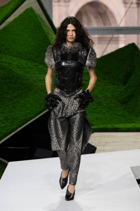 PFW - Louis Vuitton Runway LZ A model walks the runway during the Louis Vuitton Winter 2026-2027 show as part of Paris Fashion Week on March 10, 2026 at Carre du Louvre in Paris, France. Photo by Laurent Zabulon ABACAPRESS.COM  Copyright: xZabulonxLaurent ABACAx