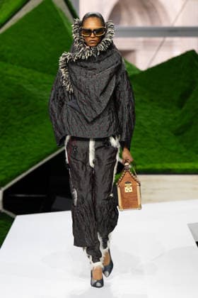 PFW - Louis Vuitton Runway LZ A model walks the runway during the Louis Vuitton Winter 2026-2027 show as part of Paris Fashion Week on March 10, 2026 at Carre du Louvre in Paris, France. Photo by Laurent Zabulon ABACAPRESS.COM  Copyright: xZabulonxLaurent ABACAx