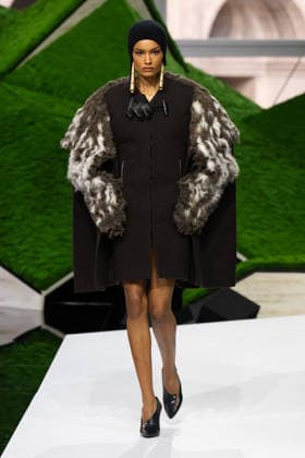 PFW - Louis Vuitton Runway LZ A model walks the runway during the Louis Vuitton Winter 2026-2027 show as part of Paris Fashion Week on March 10, 2026 at Carre du Louvre in Paris, France. Photo by Laurent Zabulon ABACAPRESS.COM  Copyright: xZabulonxLaurent ABACAx