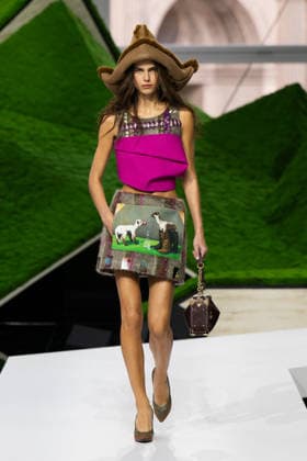 PFW - Louis Vuitton Runway LZ A model walks the runway during the Louis Vuitton Winter 2026-2027 show as part of Paris Fashion Week on March 10, 2026 at Carre du Louvre in Paris, France. Photo by Laurent Zabulon ABACAPRESS.COM  Copyright: xZabulonxLaurent ABACAx