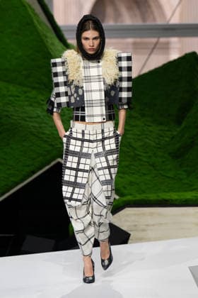 PFW - Louis Vuitton Runway LZ A model walks the runway during the Louis Vuitton Winter 2026-2027 show as part of Paris Fashion Week on March 10, 2026 at Carre du Louvre in Paris, France. Photo by Laurent Zabulon ABACAPRESS.COM  Copyright: xZabulonxLaurent ABACAx