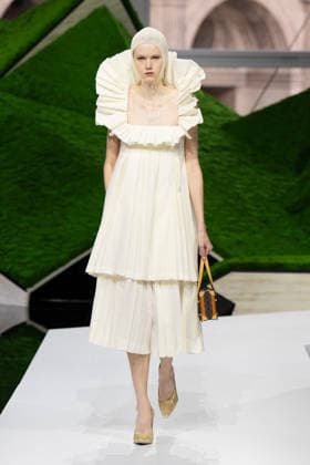 PFW - Louis Vuitton Runway LZ A model walks the runway during the Louis Vuitton Winter 2026-2027 show as part of Paris Fashion Week on March 10, 2026 at Carre du Louvre in Paris, France. Photo by Laurent Zabulon ABACAPRESS.COM  Copyright: xZabulonxLaurent ABACAx