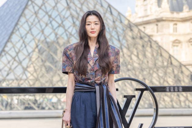 PFW - Louis Vuitton Photocall Jeon Ji-hyeon pictured on photocall of Louis Vuitton Womenswear Fall Winter 2026-2027 show as part of Paris Fashion Week at Louvre Museum, in Paris, France on March 10, 2026. Photo by Alexis Jumeau ABACAPRESS.COM Paris France  Copyright: xJumeauxAlexis ABACAx