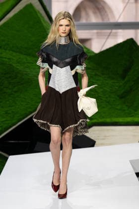 PFW - Louis Vuitton Runway LZ A model walks the runway during the Louis Vuitton Winter 2026-2027 show as part of Paris Fashion Week on March 10, 2026 at Carre du Louvre in Paris, France. Photo by Laurent Zabulon ABACAPRESS.COM  Copyright: xZabulonxLaurent ABACAx