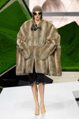 PFW - Louis Vuitton Runway LZ A model walks the runway during the Louis Vuitton Winter 2026-2027 show as part of Paris Fashion Week on March 10, 2026 at Carre du Louvre in Paris, France. Photo by Laurent Zabulon ABACAPRESS.COM  Copyright: xZabulonxLaurent ABACAx