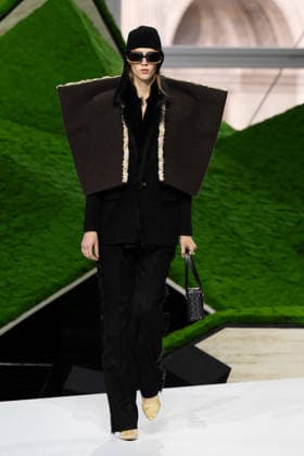 PFW - Louis Vuitton Runway LZ A model walks the runway during the Louis Vuitton Winter 2026-2027 show as part of Paris Fashion Week on March 10, 2026 at Carre du Louvre in Paris, France. Photo by Laurent Zabulon ABACAPRESS.COM  Copyright: xZabulonxLaurent ABACAx