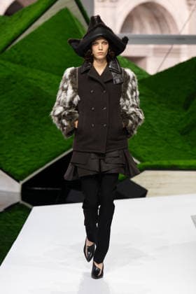 PFW - Louis Vuitton Runway LZ A model walks the runway during the Louis Vuitton Winter 2026-2027 show as part of Paris Fashion Week on March 10, 2026 at Carre du Louvre in Paris, France. Photo by Laurent Zabulon ABACAPRESS.COM  Copyright: xZabulonxLaurent ABACAx