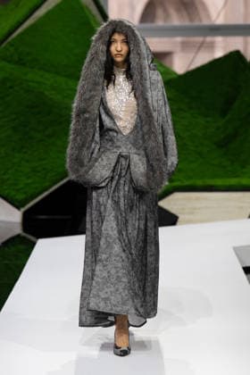 PFW - Louis Vuitton Runway LZ A model walks the runway during the Louis Vuitton Winter 2026-2027 show as part of Paris Fashion Week on March 10, 2026 at Carre du Louvre in Paris, France. Photo by Laurent Zabulon ABACAPRESS.COM  Copyright: xZabulonxLaurent ABACAx