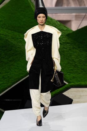 PFW - Louis Vuitton Runway LZ A model walks the runway during the Louis Vuitton Winter 2026-2027 show as part of Paris Fashion Week on March 10, 2026 at Carre du Louvre in Paris, France. Photo by Laurent Zabulon ABACAPRESS.COM  Copyright: xZabulonxLaurent ABACAx
