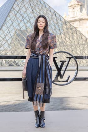 PFW - Louis Vuitton Photocall Jeon Ji-hyeon pictured on photocall of Louis Vuitton Womenswear Fall Winter 2026-2027 show as part of Paris Fashion Week at Louvre Museum, in Paris, France on March 10, 2026. Photo by Alexis Jumeau ABACAPRESS.COM Paris France  Copyright: xJumeauxAlexis ABACAx