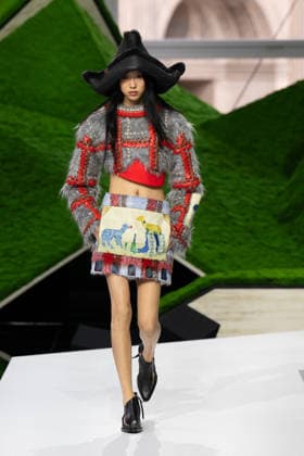 PFW - Louis Vuitton Runway LZ A model walks the runway during the Louis Vuitton Winter 2026-2027 show as part of Paris Fashion Week on March 10, 2026 at Carre du Louvre in Paris, France. Photo by Laurent Zabulon ABACAPRESS.COM  Copyright: xZabulonxLaurent ABACAx