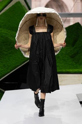 PFW - Louis Vuitton Runway LZ A model walks the runway during the Louis Vuitton Winter 2026-2027 show as part of Paris Fashion Week on March 10, 2026 at Carre du Louvre in Paris, France. Photo by Laurent Zabulon ABACAPRESS.COM  Copyright: xZabulonxLaurent ABACAx