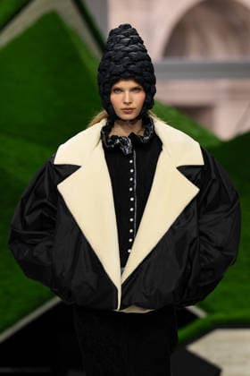 PFW - Louis Vuitton Runway LZ A model walks the runway during the Louis Vuitton Winter 2026-2027 show as part of Paris Fashion Week on March 10, 2026 at Carre du Louvre in Paris, France. Photo by Laurent Zabulon ABACAPRESS.COM  Copyright: xZabulonxLaurent ABACAx