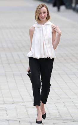 CELEBRITES : Paris Fashion Week - Defile Louis Vuitton - 10 03 2026 Phoebe Dynevor ParisFrance  Copyright: xMichtofx