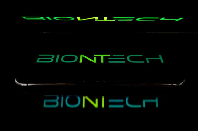 BioNTech: Annual Financial Results The logo of the German biotechnology company BioNTech appears on the screen of a smartphone placed on a reflective surface onto which another of the company s logos is projected, in Creteil, France, on March 10, 2026, as the company releases its financial results for the fourth quarter and fiscal year 2025. CrÃ teil France  Copyright: xSamuelxBoivinx originalFilename: boivin-notitle260310_np1pE.jpg