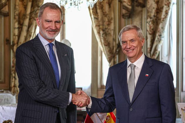 Chile s President-elect Jose Antonio Kast meets with King Felipe VI of Spain SANTIAGO, CHILE - MARCH 10: Chile s President-elect Jose Antonio Kast (R) meets with King Felipe VI of Spain (L) at the Cousino Palace in Santiago, Chile, on March 10, 2026. Kast met with officials from several countries the day before his inauguration as president. Lucas Aguayo Araos Anadolu Santiago Chile. Editorial use only. Please get in touch for any other usage.  Copyright: x2026xAnadoluxLucasxAguayoxAraosx