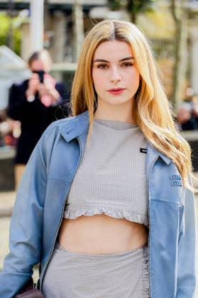 Adèle Castillon aux arrivals au défilé Miu Miu Collection Femme Prêt à Porter Automne Hiver 2026 2027 lors de la Fashion Week de Paris PFW au palais d lena conseil Economique, social et environnemental, à Paris, France, le 10 mars 2026 Denis Guignebourg Bestimage Arrivals at the Miu Miu fashion show as part of Paris Fashion Week Fall 2026 held at Place d Iéna on March 10, 2026 in Paris, France Paris France  Copyright: xDenisxGuignebourgx xBestimagexDenisxGuignebourgx xBestimagex