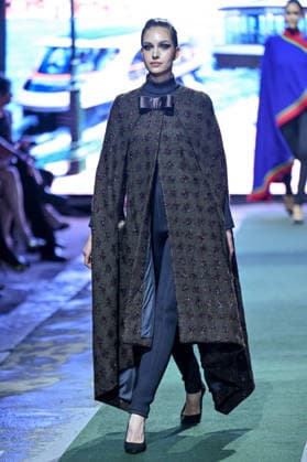 PFW Pierre Cardin Runway A model walks the runway at the Pierre Cardin show during Fashion Week in Paris, France on March 10, 2026. Photo by Julien Reynaud APS-Medias ABACAPRESS.COM Paris France  Copyright: xReynaudxJulien APS-Medias ABACAx
