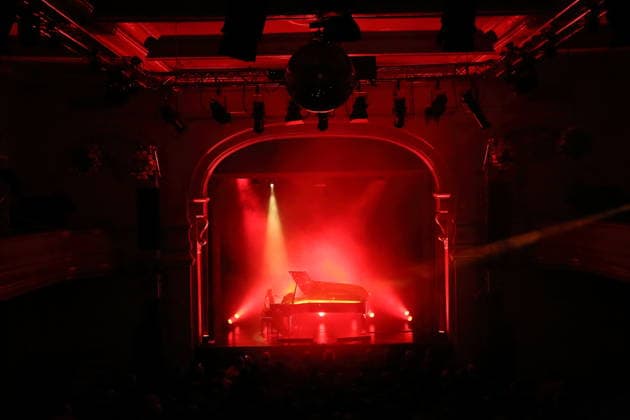 Nika Roza Danilova alias Zola Jesus bei einem Konzert im Heimathafen Neukölln in Berlin, 10. März 2026. Zola Jesus Konzert Berlin