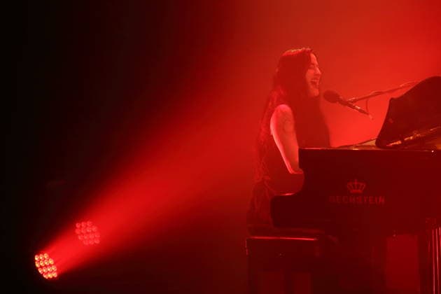 Nika Roza Danilova alias Zola Jesus bei einem Konzert im Heimathafen Neukölln in Berlin, 10. März 2026. Zola Jesus Konzert Berlin