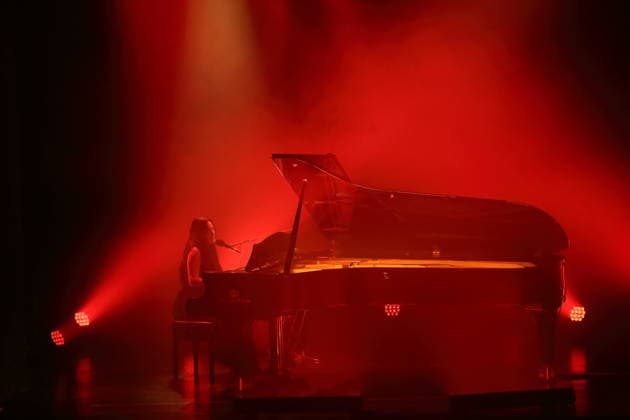 Nika Roza Danilova alias Zola Jesus bei einem Konzert im Heimathafen Neukölln in Berlin, 10. März 2026. Zola Jesus Konzert Berlin