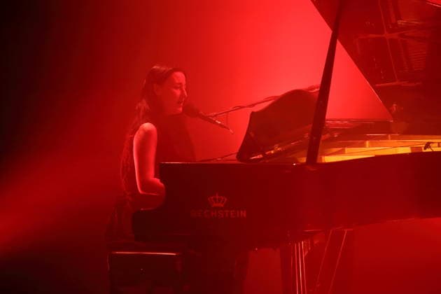 Nika Roza Danilova alias Zola Jesus bei einem Konzert im Heimathafen Neukölln in Berlin, 10. März 2026. Zola Jesus Konzert Berlin