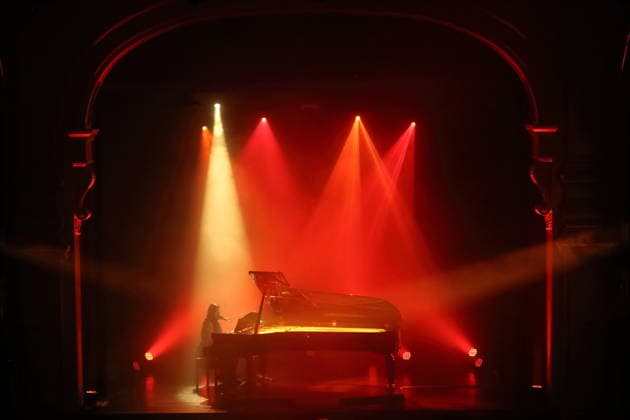 Nika Roza Danilova alias Zola Jesus bei einem Konzert im Heimathafen Neukölln in Berlin, 10. März 2026. Zola Jesus Konzert Berlin