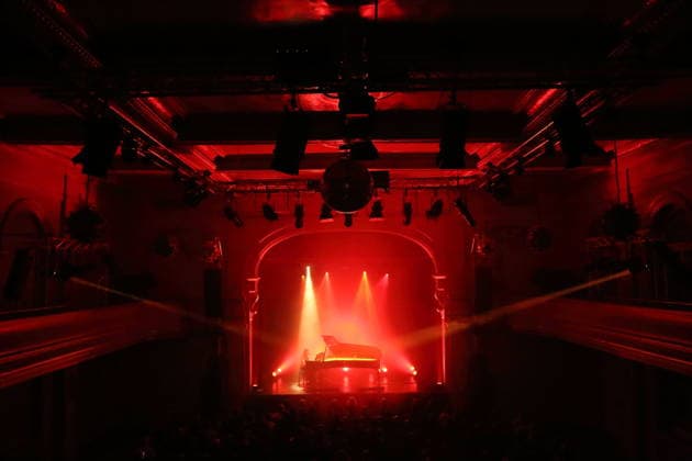 Nika Roza Danilova alias Zola Jesus bei einem Konzert im Heimathafen Neukölln in Berlin, 10. März 2026. Zola Jesus Konzert Berlin