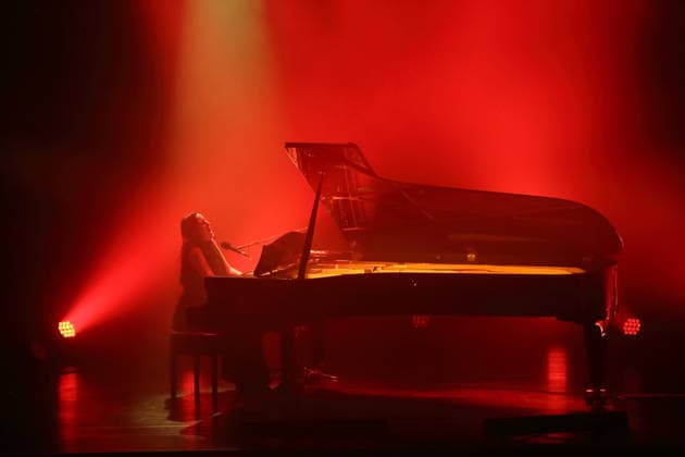 Nika Roza Danilova alias Zola Jesus bei einem Konzert im Heimathafen Neukölln in Berlin, 10. März 2026. Zola Jesus Konzert Berlin