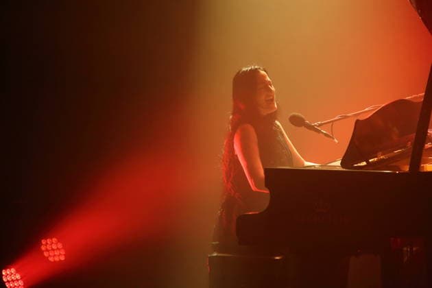 Nika Roza Danilova alias Zola Jesus bei einem Konzert im Heimathafen Neukölln in Berlin, 10. März 2026. Zola Jesus Konzert Berlin