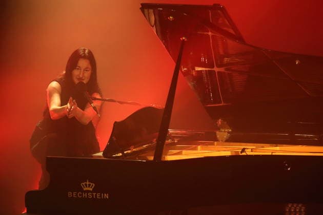 Nika Roza Danilova alias Zola Jesus bei einem Konzert im Heimathafen Neukölln in Berlin, 10. März 2026. Zola Jesus Konzert Berlin