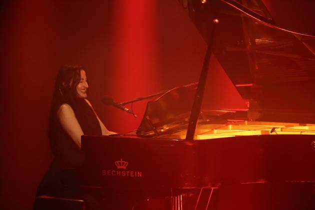Nika Roza Danilova alias Zola Jesus bei einem Konzert im Heimathafen Neukölln in Berlin, 10. März 2026. Zola Jesus Konzert Berlin
