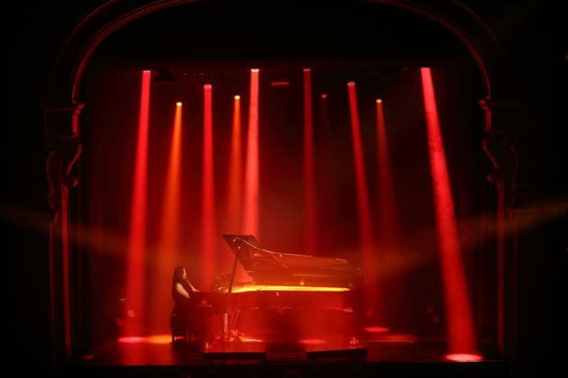 Nika Roza Danilova alias Zola Jesus bei einem Konzert im Heimathafen Neukölln in Berlin, 10. März 2026. Zola Jesus Konzert Berlin
