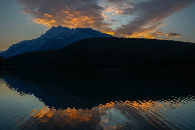 Sunrise at Two Jacks Lake. Banff, Alberta, Canada R_JEPH260305-1976714-01