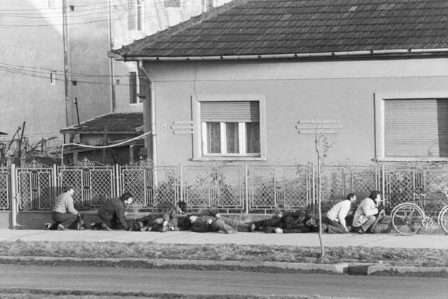 Socialist Republic of Romania dictator Nicolae Ceausescu was overthrown on the 22th December 1989. After a bloody crackdown on demonstrators in the centre of Bucharest on the night of 22 December, over a million people took to the streets. A bloody revolution was under way that would end Ceausescu s 21-year despotic reign, and 42 years of communist rule in Romania. Pictured residents during a shootout on street in Timisoara, Socialist Republic of Romania, December 1989. (Previously unseen photos from Timisoara, Romania, 1989) (CTKxPhoto JaroslavxHejzlar) CTKPhotoF202603090020001  CTKPhotoF202603090020001
