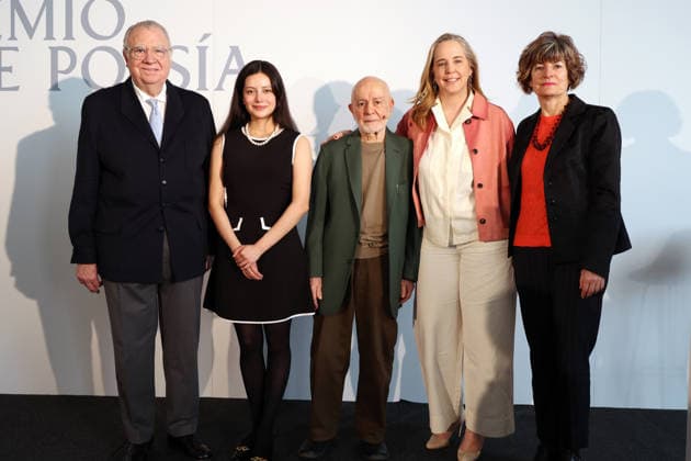 Hugo Mujica and Leonor Pataki collect the XXXVIII Loewe Poetry Prize Leonor Pataki 2i and Hugo Mujica c during the presentation of the XXXVIII Loewe Poetry Prize, March 11, 2026, in Madrid Spain POETRY PRIZES LOEWE PRIZE Ángel Díaz Brin Madrid Madrid Madrid Spain  Copyright: xÃngelxDiazxBrinasx 7357875