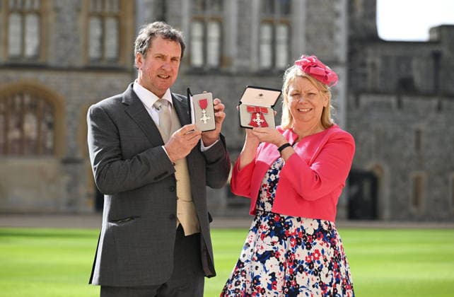 Investiture ceremony at Windsor Castle Iain Ashcroft & Rebecca Ashcroft are awarded for services to mountain rescue during an investiture ceremony at Windsor Castle, UK. March 11, 2026., Credit:Tony Kershaw SWNS Avalon UK  Copyright: xTonyxKershawx xSWNSx xAvalonx 1081968248