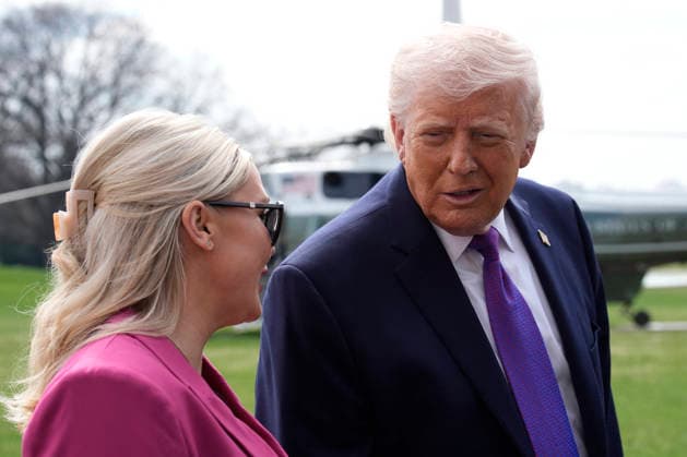 Donald Trump deparst to Kentucky - Washington US President Donald Trump with White House Press Secretary Karoline Leavitt speaks to the members of the media on the South Lawn of the White House in Washington before boarding Marine One helicopter en route en route Hebron, Kentucky on March 11, 2026. Photo by Yuri Gripas ABACAPRESS.COM Washington DC United States  Copyright: xPool ABACAx