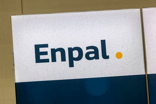 Enpal ist ein deutsches Unternehmen mit Sitz in Berlin, das vorrangig Photovoltaik-Anlagen und Wärmepumpen an Endkunden verkauft. Logo, Signet, Marke. 19.02.2026: Stuttgart, Baden-Württemberg, Deutschland *** Enpal is a German company based in Berlin that primarily sells photovoltaic systems and heat pumps to end customers Logo, signet, trademark 19 02 2026 Stuttgart, Baden Württemberg, Germany