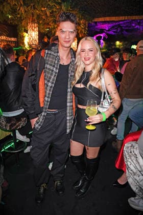 Tim Rasch, Gina Beckmann bei der ERÖFFNUNG DER OLIVIA JONES DSCHUNGELBAR auf der Grosse Freiheit in Hamburg am 11.03.2026