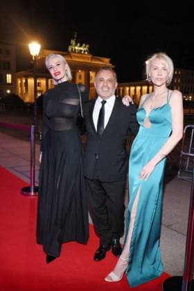 Freundship Award 2026 Izzy Weissgerber, Lorenzo Agius, Anna Kimmerle German-British Freundship Award 2026 für Nico Rosberg, AXICA Lounge, Berlin, Datum: 11.03.2026 Copyright: xEventpress Kratschx