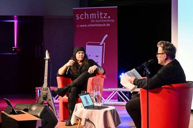 Mille (Kreator) präsentiert seine Biographie Exklusive Lesung und Gespräch mit Co-Autor Torsten Groß in Essen ** NUR FÜR REDAKTIONELLE ZWECKE ** EDITORIAL USE ONLY **<p>Mille (Kreator, links im Bild) präsentiert am Mittwoch, 11. März 2026 seine Biographie mit Co-Autor Torsten Groß im Marienforum im Mariengymnasium in Essen. Deutschland NRW Essen Copyright: VladimirxWegener