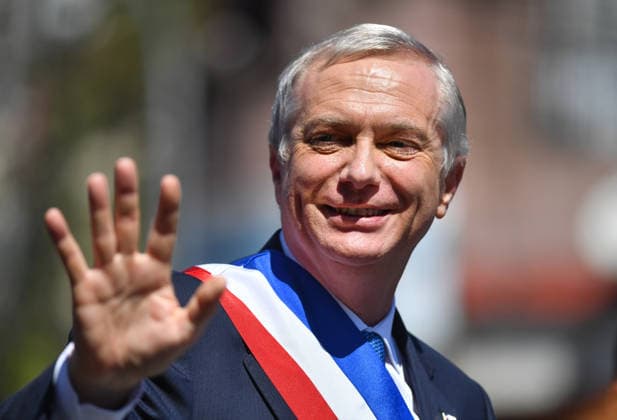 (260311) -- SANTIAGO, March 11, 2026 -- Chile s new president Jose Antonio Kast waves after the inauguration ceremony in Valparaiso, Chile, March 11, 2026. Kast took office on Wednesday as Chile s new president for the 2026-2030 term, succeeding Gabriel Boric. ( Handout via Xinhua) CHILE-VALPARAISO-NEW PRESIDENT-INAUGURATION AgenciaxUNO 