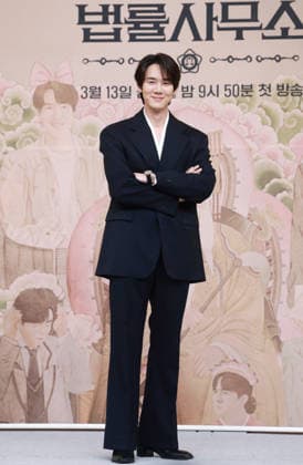 S. Korean actor Yoo Yeon-seok S. Korean actor Yoo Yeon-seok South Korean actor Yoo Yeon-seok, who stars in the new drama Phantom Lawyer, poses for a photo during a publicity event in Seoul on March 11, 2026. The first episode of the drama will be aired by the SBS TV network on March 13. (Yonhap) 2026-03-12 09:58:38 < 1980-2026 YONHAPNEWS AGENCY. .> ¼­¿ïÆ¯º°½Ã EDITORIAL USE ONLY  Copyright: xx PYH2026031204490034400 YonhapxNewsx yonphotos250440