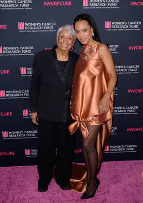 LOS ANGELES, USA March 11, 2026 Kerry Washington mother Valerie Washington at An Unforgettable Evening 2026 benefitting the Women s Cancer Research Fund Picture Paul Smith Featureflash 453988 2026 03 11 CA Los Angeles  Copyright: xPaulxSmithx xFeaturesxFlashx xStarfacex STAR_453988_067