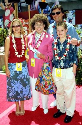 LILO AND STITCH NINA June 17, 2002 - Hollywood, CALIFORNIA, USA - JANE WITHERS AND FAMILY.. LILO & STITCH - WORLD PREMIERE.EL CAPITAN THEATRE, HOLLYWOOD, CA.JUNE 16, 2002. NINA PROMMER 2002 K25302NP Copyright: xNinaxPrommerx